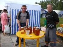 Реклама мёда в разной посуде