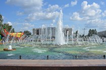 Фонтаны на центральной площади город Ижевск