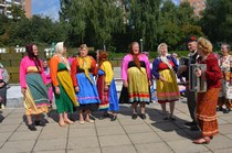 Бабушки на центральной плащади город Ижевск