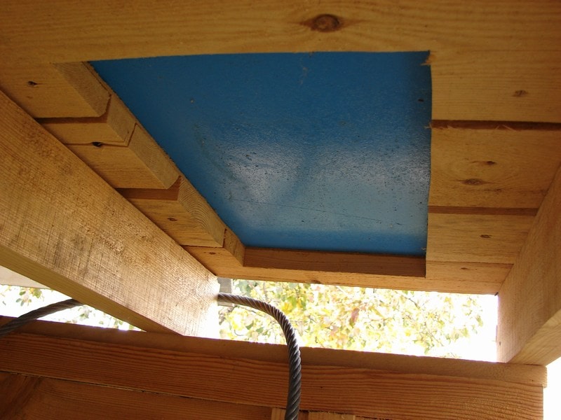 Выдвижное дно улья закрыто