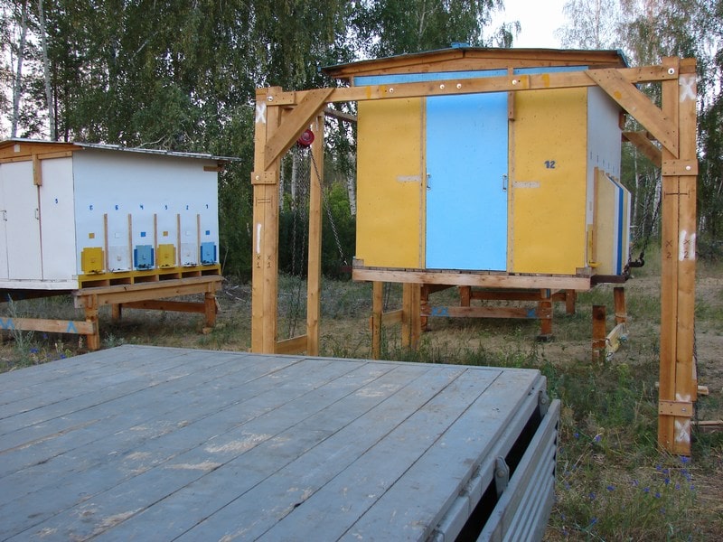 Погрузка павильона на грузовую машину