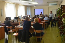 Ломаев Гелий Васильевич проводит учебу по пчеловодству