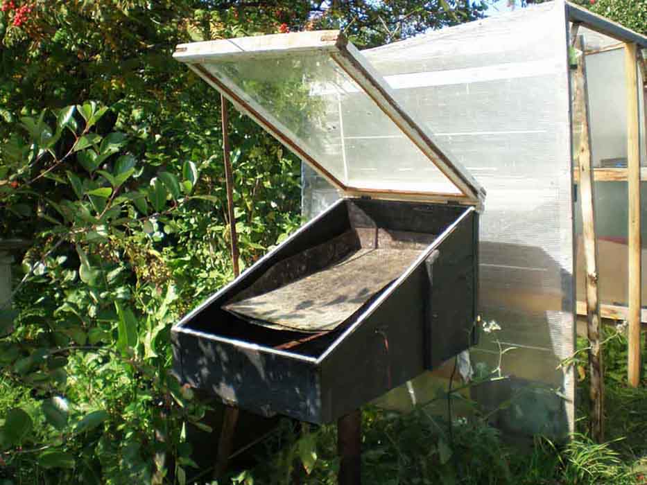 Воскотопка самодельная на пасеке